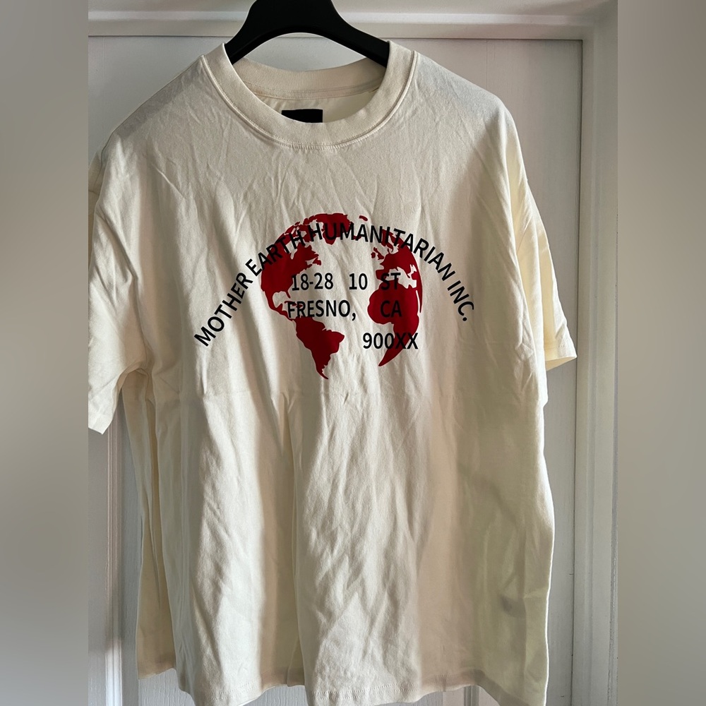 Pacsun Red and Cream Graphic T-Shirt with Red Earth Design size XL